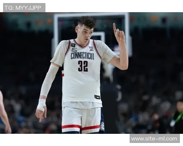 攻防兼备的莫布里全能表现助球队大胜15分11篮板5助攻3盖帽正负值高达27