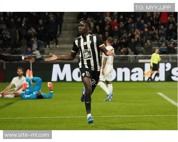 英冠雷克瑟姆与水晶宫争夺球员或将创下转会费新纪录